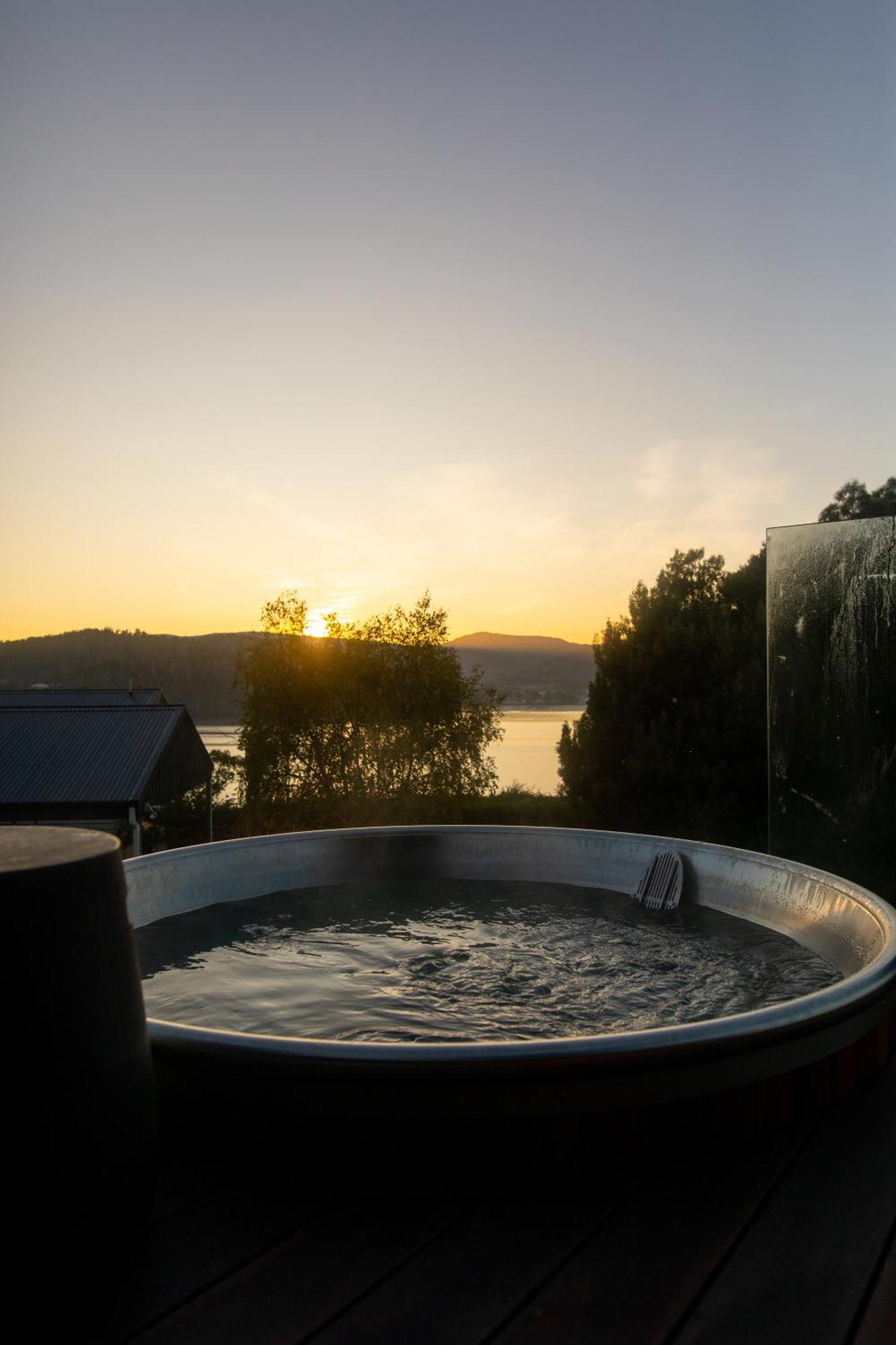 Woodland Bay Retreat-Hot Tub,Sauna And Bayview Hamptons Retreat Lymington Екстер'єр фото